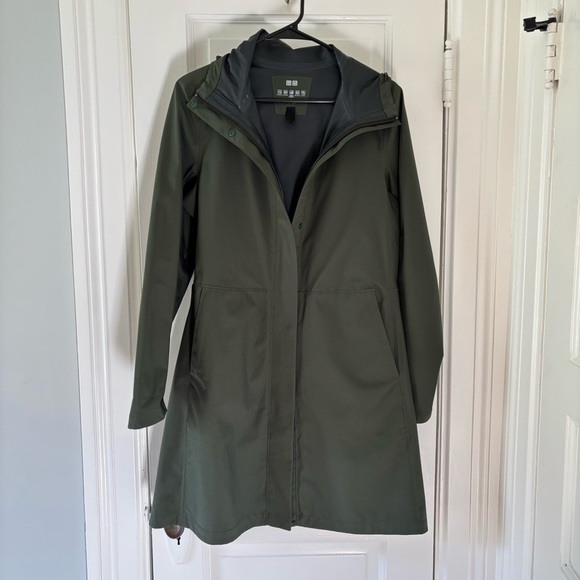 Uniqlo Women’s Knee-Length Raincoat - Picture 1 of 4